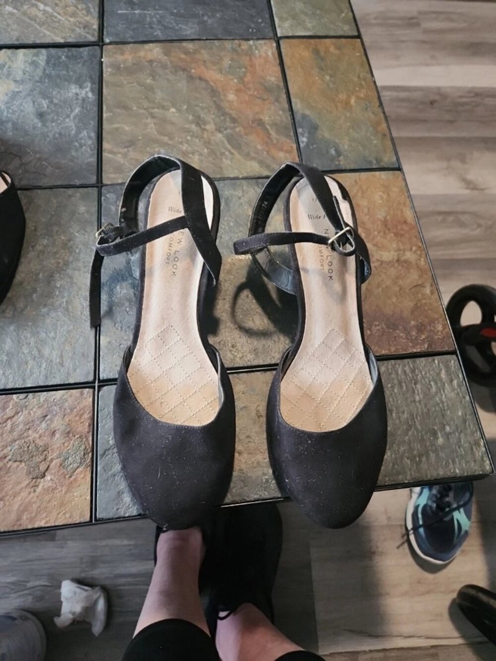 New LOOK Comfort 7 Wide Womens Blak Suede Pump/ Great Condition Size 7W US
